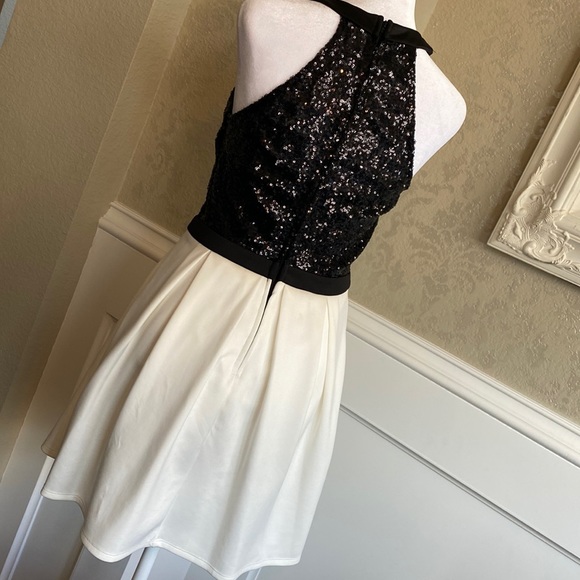 Stunning Black and Off White Dress Size 5/6 - Picture 5 of 6